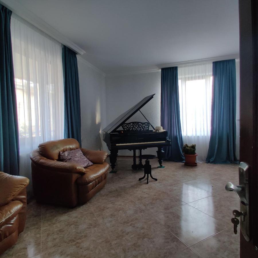 Rustavi Guest House מראה חיצוני תמונה